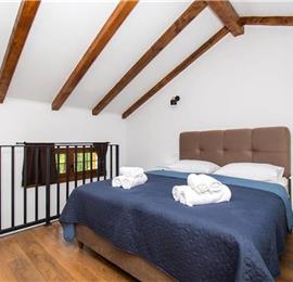 2 bedroom villa with pool near Skradin, sleeps 5